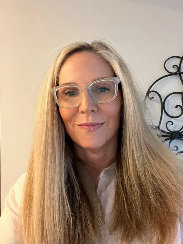 Write Now With Julia Marie Davis